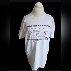 🟪 White T-Shirt with Purple Print Sz Xl